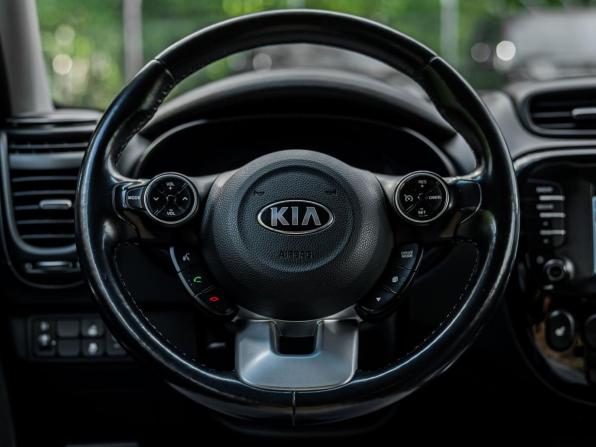 Kia Soul II Рестайлинг с пробегом 2017 года, цена 1 180 000 рублей, 214616 км, хэтчбек, Автокод Объявления