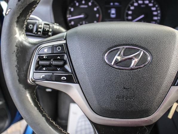 Hyundai Solaris II с пробегом 2017 года, цена 708 000 рублей, 440136 км, седан, Автокод Объявления
