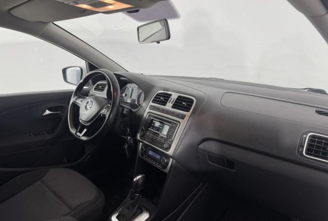 Volkswagen Polo V Рестайлинг с пробегом 2018 года, цена 990 000 рублей, 115941 км, седан, Автокод Объявления
