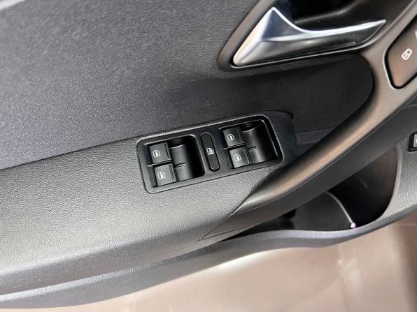 Volkswagen Polo V Рестайлинг с пробегом 2017 года, цена 1 065 000 рублей, 193454 км, седан, Автокод Объявления