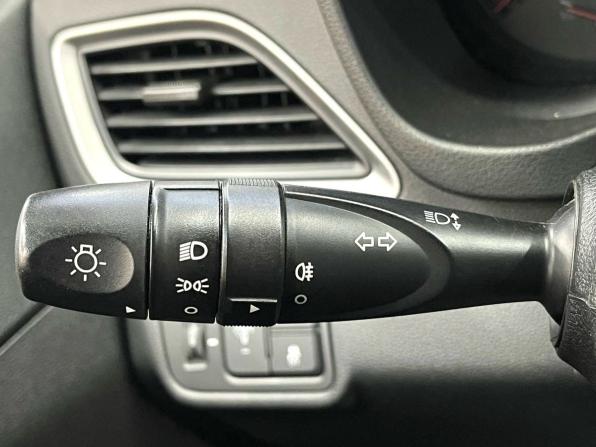 Hyundai Solaris II с пробегом 2017 года, цена 1 369 900 рублей, 176124 км, седан, Автокод Объявления