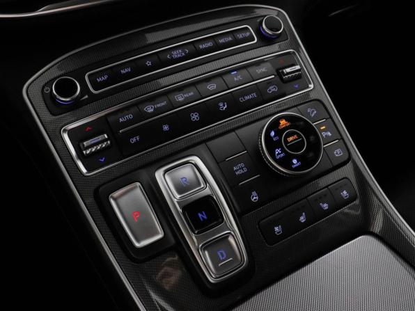 Hyundai Santa Fe IV Рестайлинг с пробегом 2021 года, цена 4 499 000 рублей, 44187 км, внедорожник, Автокод Объявления