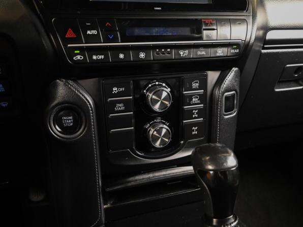 Toyota Land Cruiser Prado 150 Series Рестайлинг 2 с пробегом 2017 года, цена 4 200 000 рублей, 388589 км, внедорожник, Автокод Объявления
