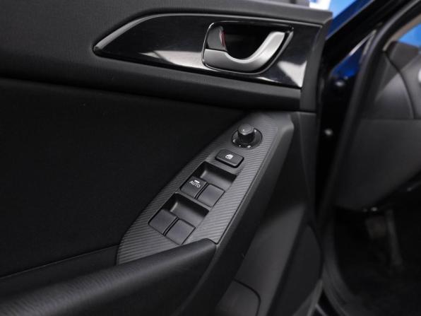 Mazda 3 III (BM) с пробегом 2014 года, цена 1 487 444 рубля, 67014 км, хэтчбек, Автокод Объявления