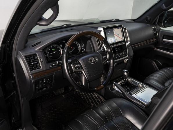 Toyota Land Cruiser 200 Series Рестайлинг 2 с пробегом 2020 года, цена 7 999 000 рублей, 60903 км, внедорожник, Автокод Объявления