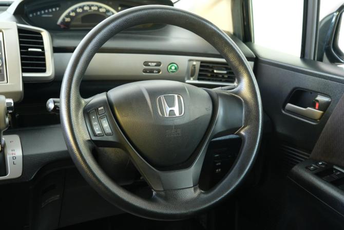 Honda Freed I с пробегом 2013 года, цена 1 199 000 рублей, 123500 км, компактвэн, Автокод Объявления