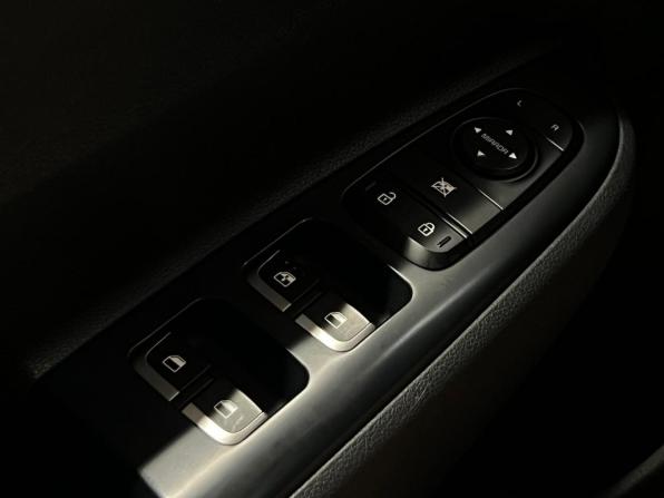 Kia Rio IV Рестайлинг с пробегом 2021 года, цена 1 333 000 рублей, 76404 км, хэтчбек, Автокод Объявления