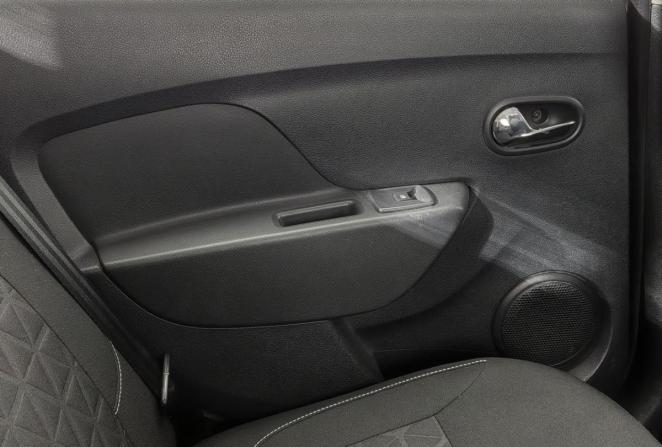Renault Sandero II с пробегом 2015 года, цена 899 000 рублей, 95387 км, хэтчбек, Автокод Объявления