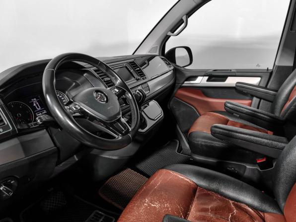 Volkswagen Multivan T6 с пробегом 2017 года, цена 3 480 000 рублей, 209487 км, минивэн, Автокод Объявления