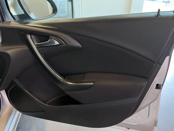 Opel Astra J Рестайлинг с пробегом 2013 года, цена 589 000 рублей, 217085 км, хэтчбек, Автокод Объявления
