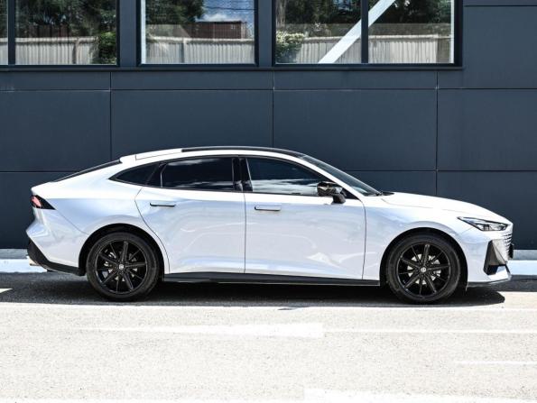Changan UNI-V I с пробегом 2024 года, цена 2 499 000 рублей, 8013 км, лифтбек, Автокод Объявления