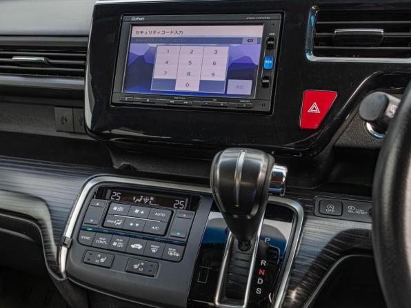 Honda Stepwgn V с пробегом 2016 года, цена 2 169 000 рублей, 90100 км, минивэн, Автокод Объявления
