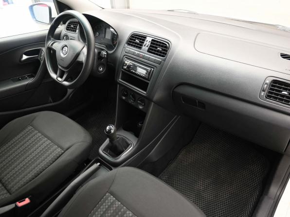 Volkswagen Polo V Рестайлинг с пробегом 2015 года, цена 929 000 рублей, 130656 км, седан, Автокод Объявления