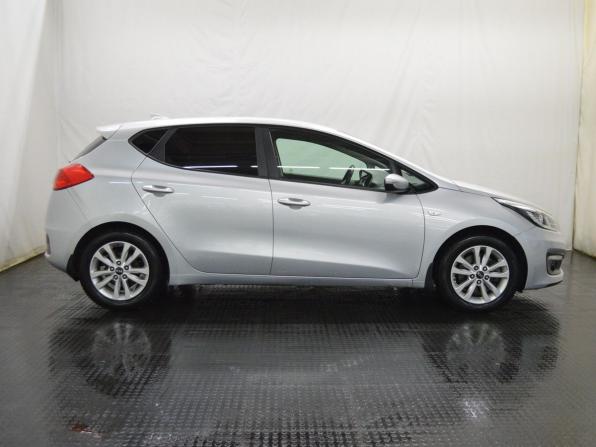 Kia Ceed II Рестайлинг с пробегом 2017 года, цена 1 139 000 рублей, 124346 км, хэтчбек, Автокод Объявления