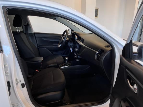 Kia Rio IV Рестайлинг с пробегом 2021 года, цена 1 550 000 рублей, 136989 км, седан, Автокод Объявления