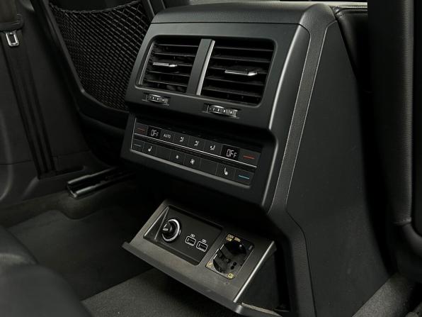 Volkswagen Touareg III с пробегом 2019 года, цена 3 109 700 рублей, 341364 км, внедорожник, Автокод Объявления