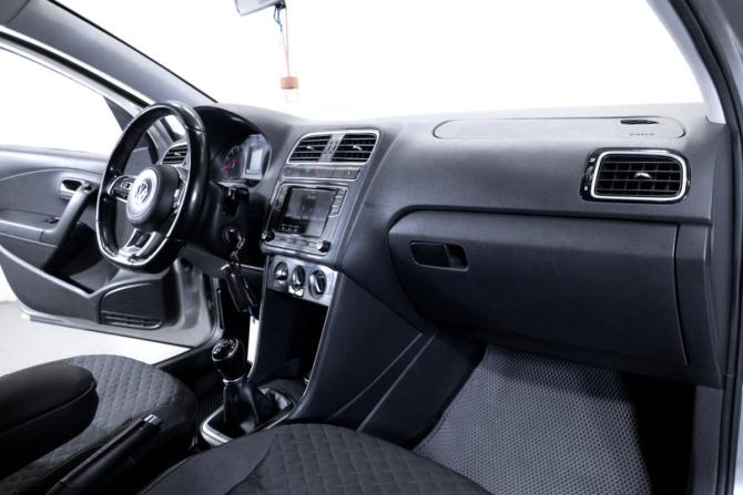 Volkswagen Polo V Рестайлинг с пробегом 2018 года, цена 1 049 000 рублей, 179313 км, седан, Автокод Объявления