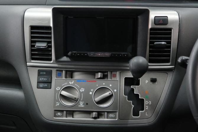 Toyota Raum II с пробегом 2009 года, цена 999 000 рублей, 118533 км, компактвэн, Автокод Объявления
