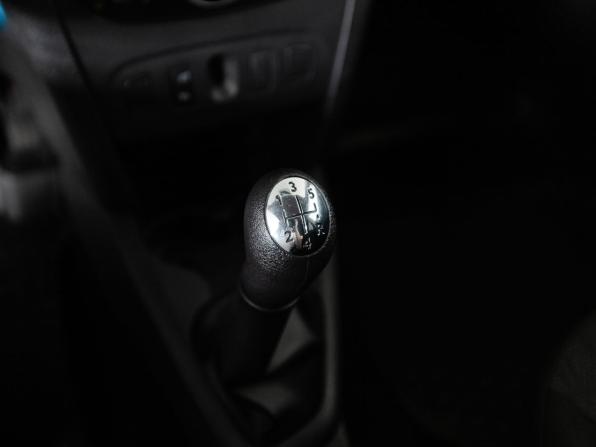 Renault Sandero II с пробегом 2018 года, цена 940 500 рублей, 100717 км, хэтчбек, Автокод Объявления