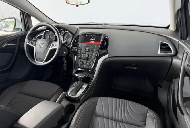 Opel Astra J Рестайлинг с пробегом 2014 года, цена 880 000 рублей, 91533 км, седан, Автокод Объявления