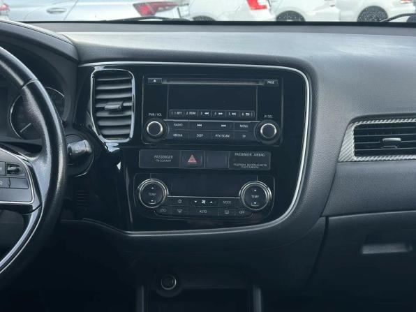 Mitsubishi Outlander III Рестайлинг 2 с пробегом 2016 года, цена 1 650 000 рублей, 136000 км, внедорожник, Автокод Объявления