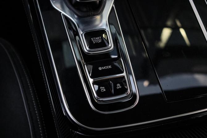 Hongqi H9 I Рестайлинг с пробегом 2024 года, цена 5 000 000 рублей, 550 км, седан, Автокод Объявления