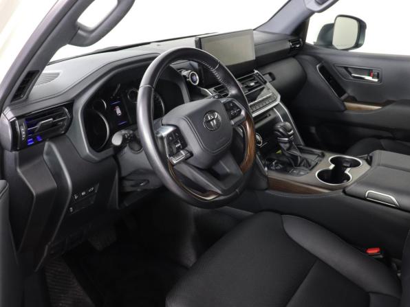Toyota Land Cruiser 300 Series с пробегом 2022 года, цена 9 950 000 рублей, 28197 км, внедорожник, Автокод Объявления