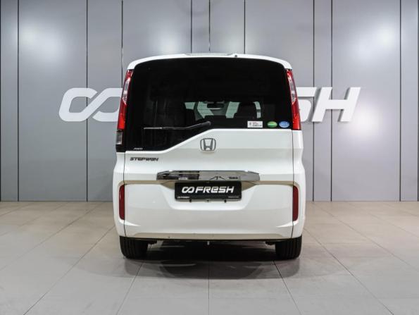 Honda Stepwgn V с пробегом 2017 года, цена 1 909 000 рублей, 41781 км, минивэн, Автокод Объявления