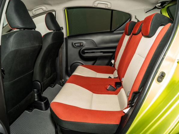 Toyota Aqua I Рестайлинг с пробегом 2015 года, цена 960 500 рублей, 99500 км, хэтчбек, Автокод Объявления