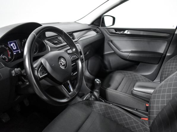 Skoda Rapid I Рестайлинг с пробегом 2017 года, цена 900 000 рублей, 220271 км, лифтбек, Автокод Объявления