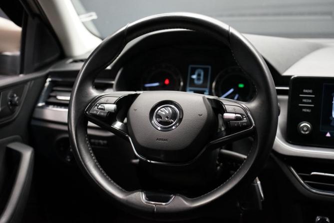 Skoda Rapid II с пробегом 2021 года, цена 1 825 000 рублей, 55300 км, лифтбек, Автокод Объявления