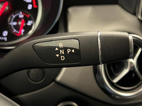 Mercedes-Benz GLA I (X156) Рестайлинг с пробегом 2019 года, цена 2 968 000 рублей, 14554 км, внедорожник, Автокод Объявления
