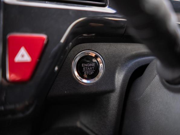 Honda Stepwgn V с пробегом 2015 года, цена 2 299 000 рублей, 105093 км, минивэн, Автокод Объявления