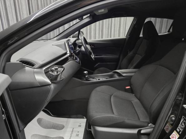 Toyota C-HR I с пробегом 2018 года, цена 2 000 000 рублей, 74000 км, внедорожник, Автокод Объявления