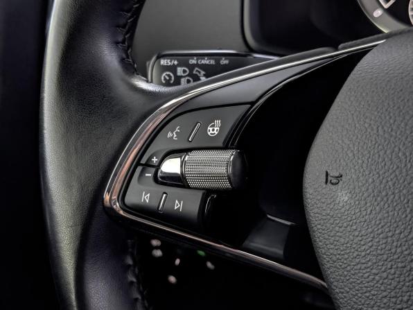 Skoda Karoq I с пробегом 2022 года, цена 2 730 000 рублей, 75528 км, внедорожник, Автокод Объявления