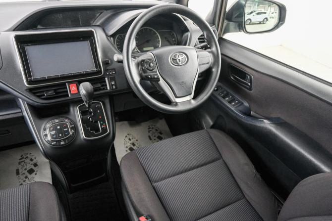 Toyota Noah III (R80) с пробегом 2015 года, цена 1 699 000 рублей, 134000 км, минивэн, Автокод Объявления