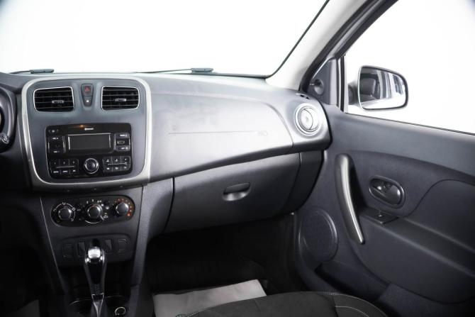 Renault Logan II с пробегом 2017 года, цена 779 000 рублей, 195000 км, седан, Автокод Объявления