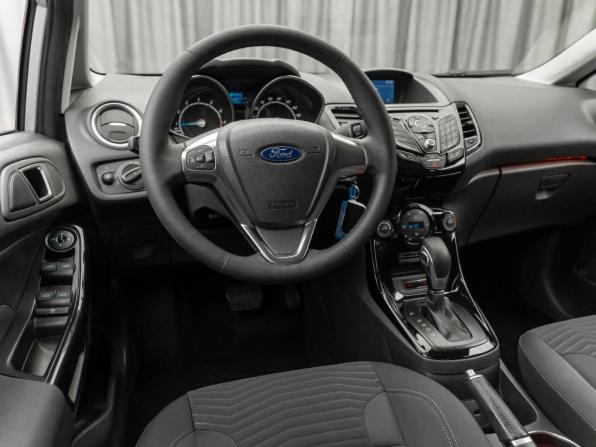 Ford Fiesta Mk6 Рестайлинг с пробегом 2015 года, цена 1 030 000 рублей, 60877 км, хэтчбек, Автокод Объявления
