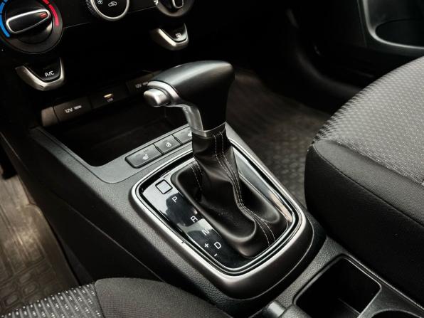 Kia Rio IV Рестайлинг с пробегом 2021 года, цена 1 479 000 рублей, 140000 км, хэтчбек, Автокод Объявления