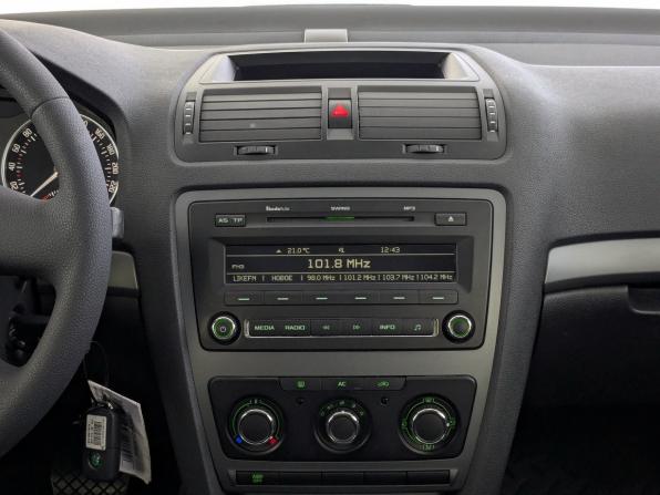 Skoda Octavia II (A5) Рестайлинг с пробегом 2011 года, цена 1 180 000 рублей, 107050 км, лифтбек, Автокод Объявления