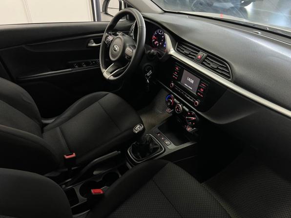 Kia Rio IV Рестайлинг с пробегом 2021 года, цена 1 230 000 рублей, 160988 км, седан, Автокод Объявления