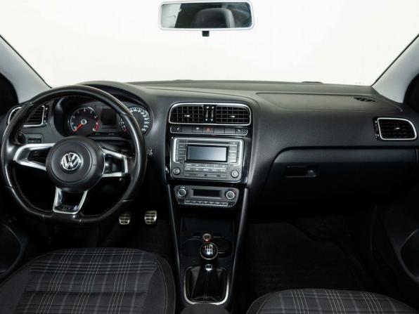 Volkswagen Polo V Рестайлинг с пробегом 2017 года, цена 1 311 000 рублей, 121000 км, седан, Автокод Объявления