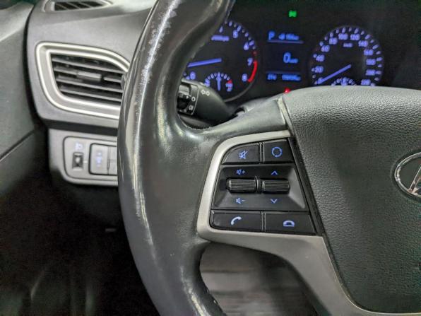 Hyundai Solaris II с пробегом 2019 года, цена 1 240 000 рублей, 178540 км, седан, Автокод Объявления
