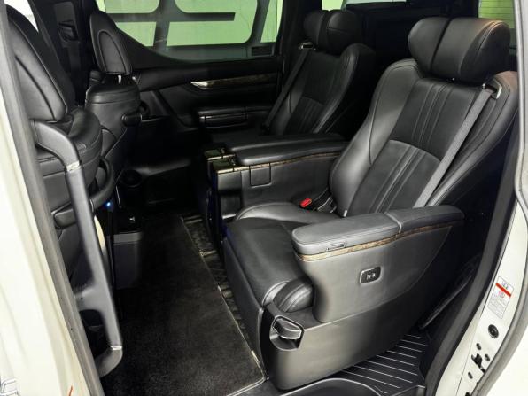 Toyota Alphard III Рестайлинг с пробегом 2021 года, цена 5 999 000 рублей, 25000 км, минивэн, Автокод Объявления