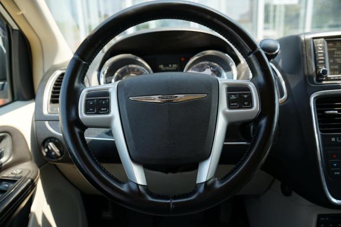 Chrysler Town &amp; Country V Рестайлинг с пробегом 2011 года, цена 999 999 рублей, 304000 км, минивэн, Автокод Объявления