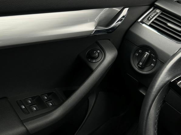 Skoda Octavia III (A7) Рестайлинг с пробегом 2019 года, цена 1 788 200 рублей, 77485 км, лифтбек, Автокод Объявления