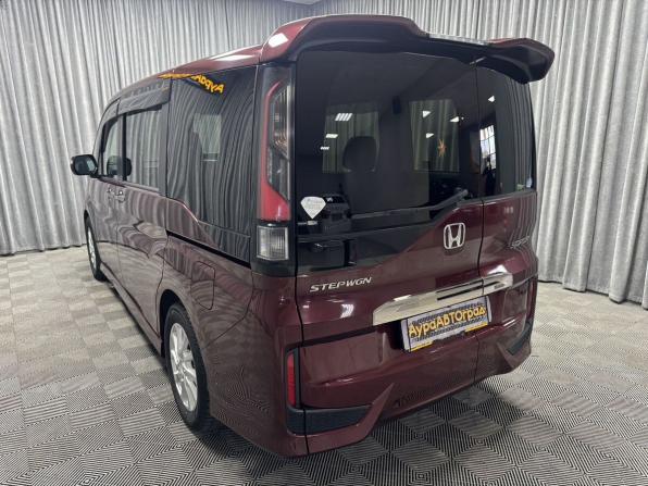 Honda Stepwgn V с пробегом 2016 года, цена 2 150 000 рублей, 169084 км, минивэн, Автокод Объявления