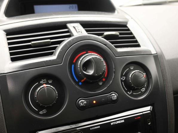 Renault Megane II Рестайлинг с пробегом 2006 года, цена 494 000 рублей, 219266 км, седан, Автокод Объявления