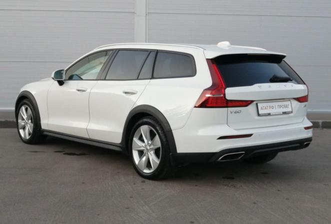 Volvo V60 Cross Country II с пробегом 2019 года, цена 2 511 750 рублей, 312720 км, универсал, Автокод Объявления