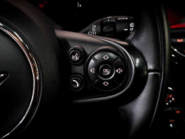 Mini Hatch III (F55/F56) Рестайлинг с пробегом 2019 года, цена 1 915 000 рублей, 42925 км, хэтчбек, Автокод Объявления